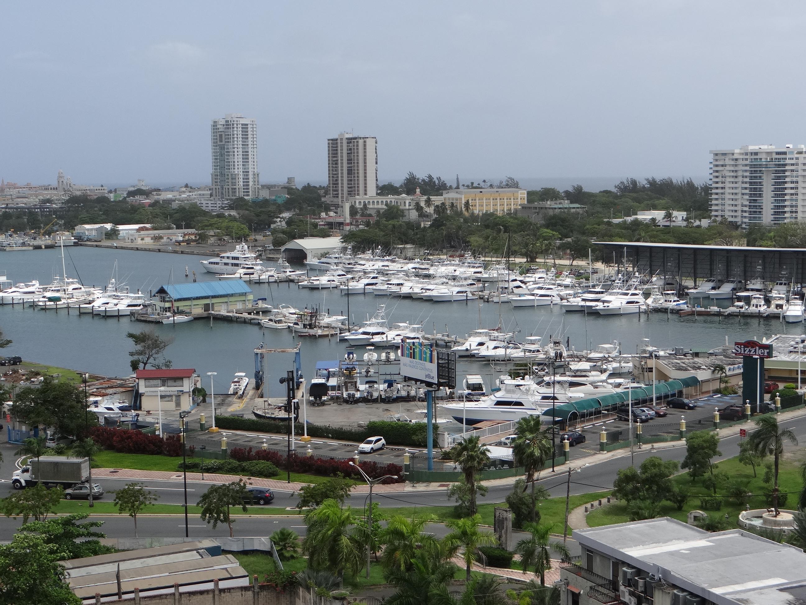 Vista desde la azotea del Edificio del Departamento de Justicia - San Juan (Miramar) - 2013 00003